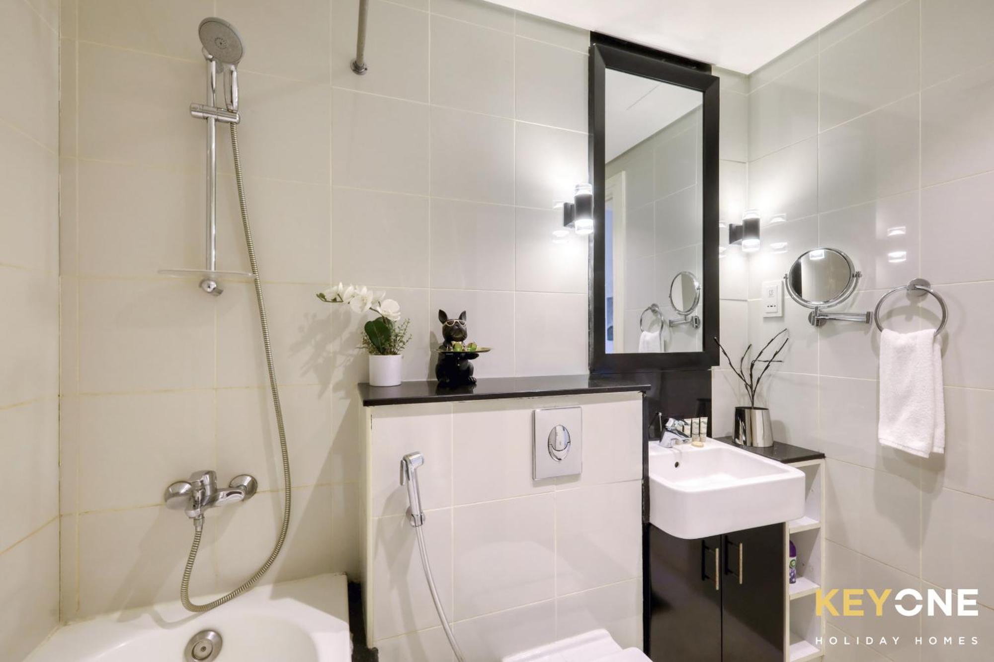 The Cosmopolitan Serene Living In A One Bedroom Dubai
