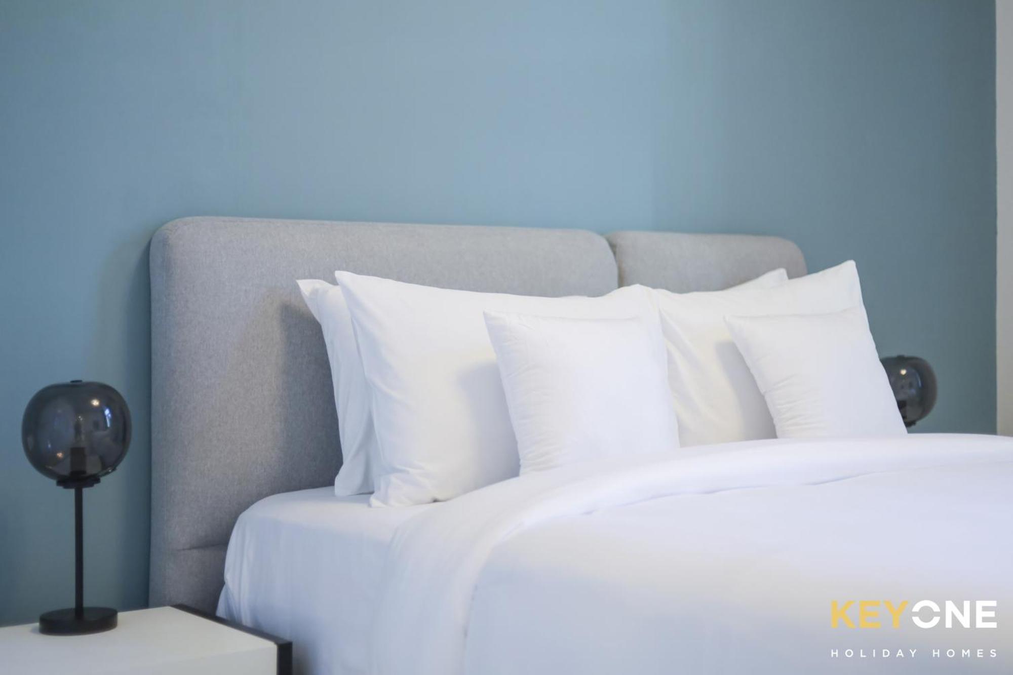 The Cosmopolitan Serene Living In A One Bedroom Apartment *