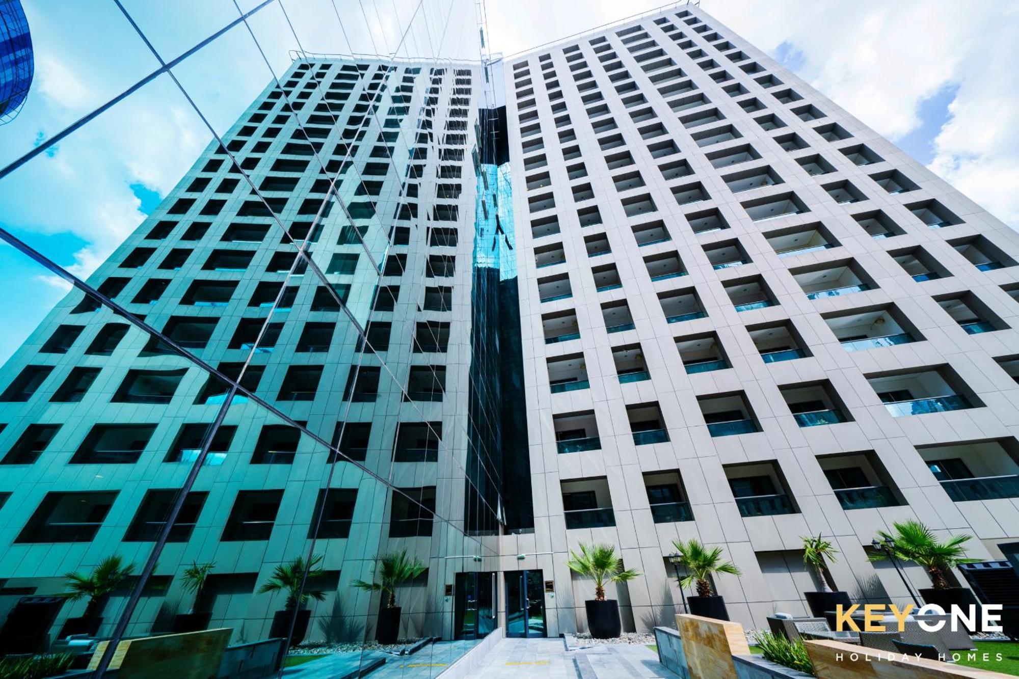 The Cosmopolitan Serene Living In A One Bedroom Apartment Dubai